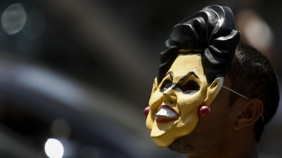 La presidenta Dilma Rousseff ha sido el motivo para que algunos brasile&ntilde;os tomen las calles. (Foto: AFP/Miguel SCHINCARIOL)