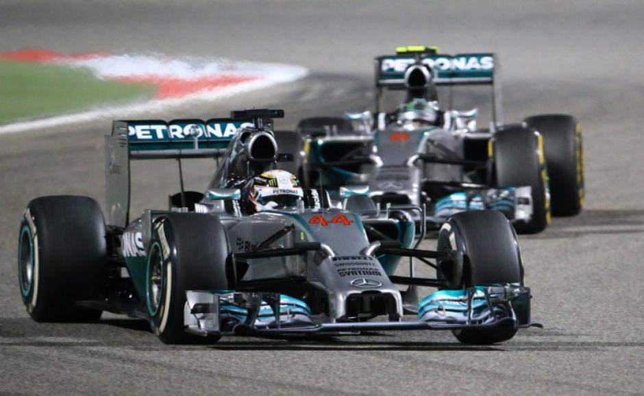 Lewis Hamilton y Nico Rosberg, ambos de la escuder&iacute;a Mercedes, hicieron el 1-2, respectivamente, en el Gran Premio de Bar&eacute;in. (Foto: AFP)