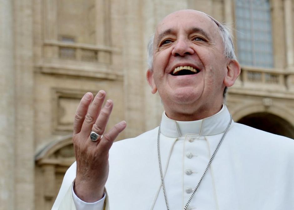     El Papa Francisco ha vuelto a pedir este mi&eacute;rcoles por el cese a la tragedia en Siria y ha recordado al azotado pueblo de filipinas. (Alberto Pizzoli/AFP)