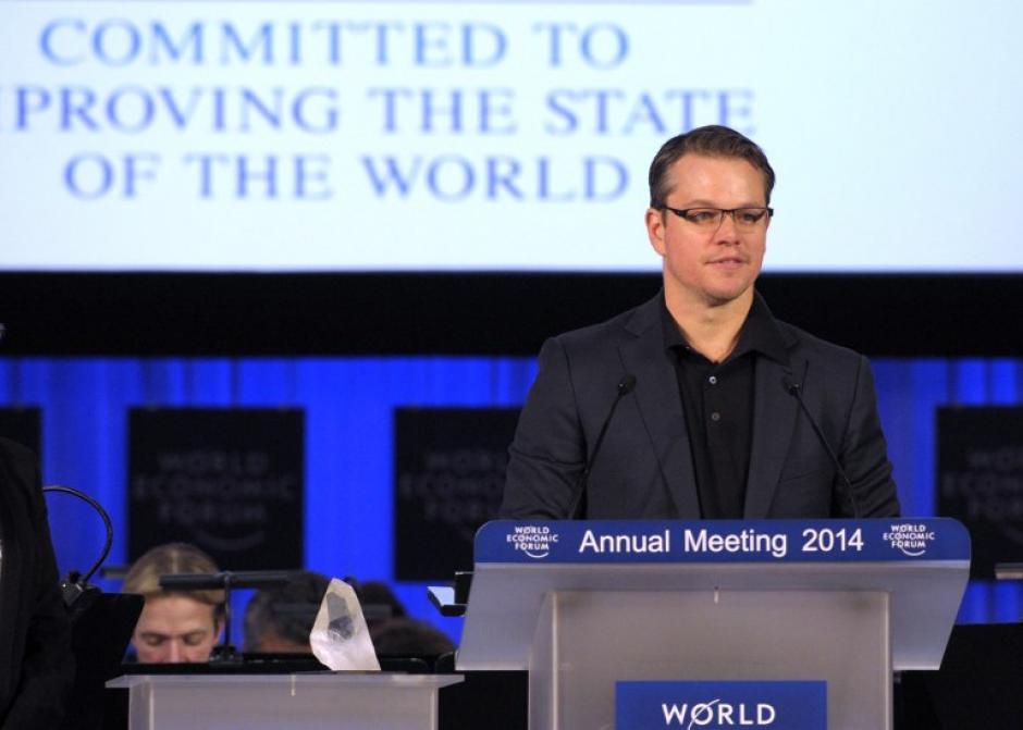 El actor Matt Damon fue premiado en Davos con el premio "Cristal" por su labor en proyectos de inserci&oacute;n de agua potable en diferentes naciones de Asia y Africa. Foto AFP&nbsp;&nbsp;&nbsp;    &nbsp;