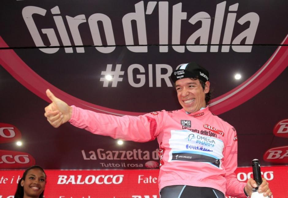 Rigoberto Ur&aacute;n fue el mejor en la etapa contrarreloj del Giro de Italia y con este triunfo alcanz&oacute; el primer lugar de la clasificaci&oacute;n general. (Foto: AFP)