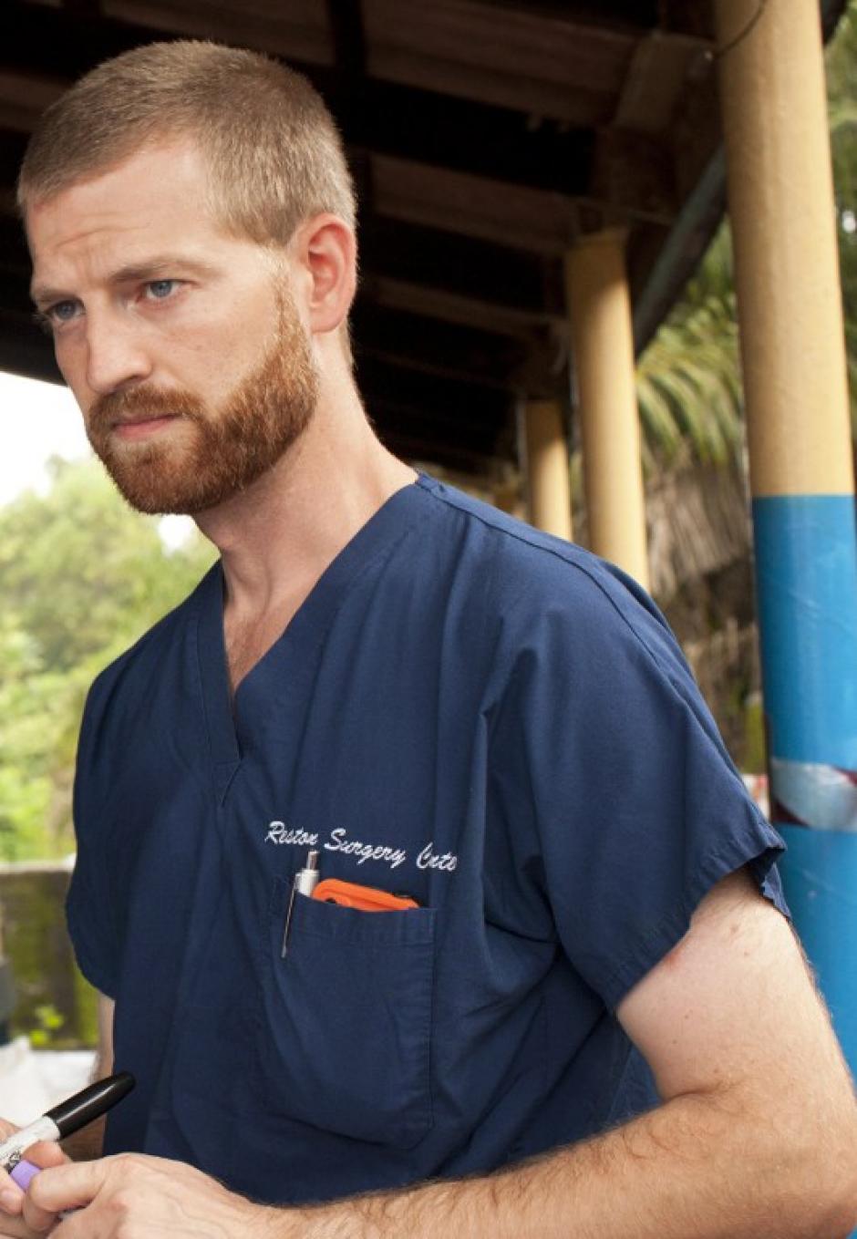 El m&eacute;dico estadounidense Kent Brantly, que fue infectado con &eacute;bola, logr&oacute; recuperarse y ser&aacute; dado de alta. (Foto: AFP)