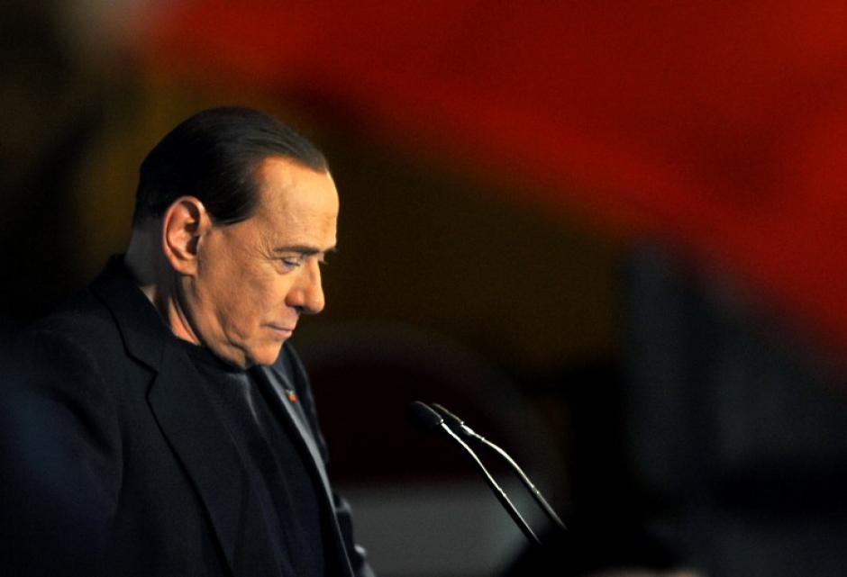 La retirada del esca&ntilde;o a&nbsp;Berlusconi, de 77 a&ntilde;os y quien entr&oacute; en pol&iacute;tica en 1994 precisamente con Forza Italia, supone m&aacute;s all&aacute; de una humillaci&oacute;n para el ex primer ministro, la p&eacute;rdida del aforamiento parlamentario que le atribu&iacute;a su condici&oacute;n de senador y la posibilidad de participar de modo directo en la vida legislativa. Foto AFP