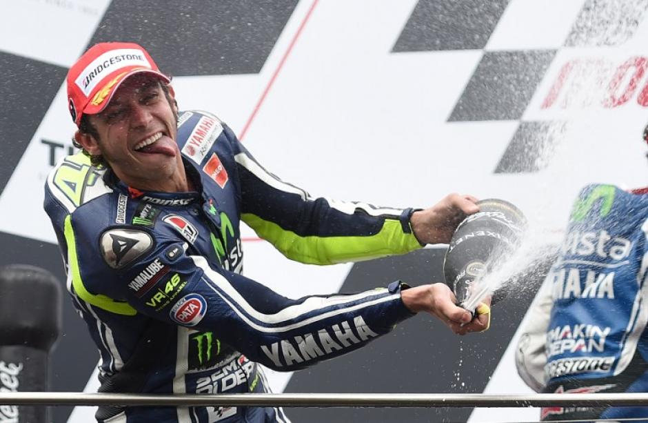 Valentino Rossi celebra tras quedar primero en el Gran Premio de Australia. (Foto: AFP)