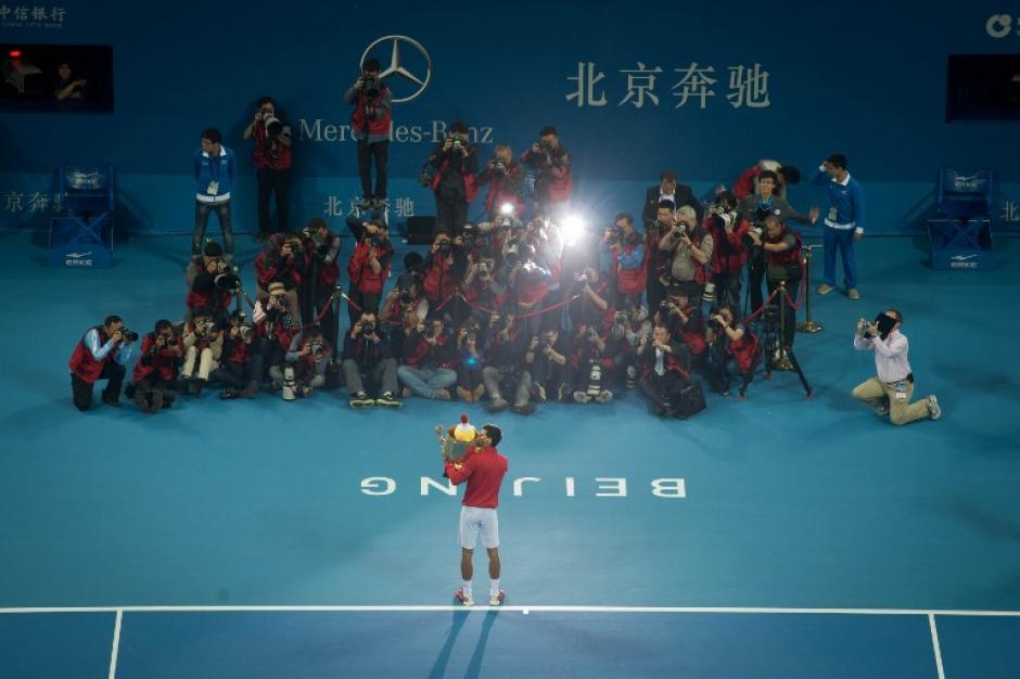 Novak Djokovic se impuso a Rafael Nadal en el Torneo de tenis de Pek&iacute;n. (AFP)