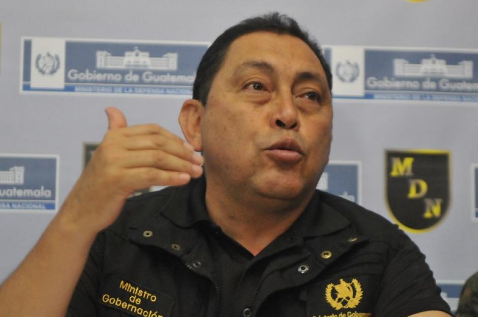 El ministro de Gobernación tuvo que retirarse de Tajumulco tras un enfrentamiento con pobladores, quienes agredieron a su comitiva con piedras. (Archivo/Soy502)&nbsp;