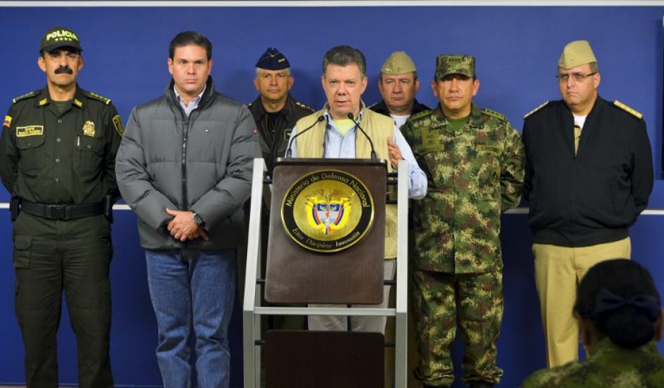 Juan Manuel Santos, presidente de Colombia, anuncia la suspensi&oacute;n del di&aacute;logo. (Foto: AFP)