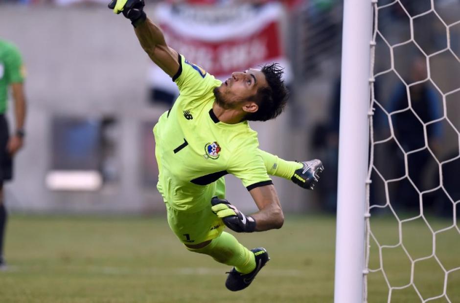 Jaime Penedo fue uno de los principales art&iacute;fices de la clasificaci&oacute;n paname&ntilde;a, al detener el &uacute;ltimo penal de Trinidad &amp; Tobago. (Foto: AFP)