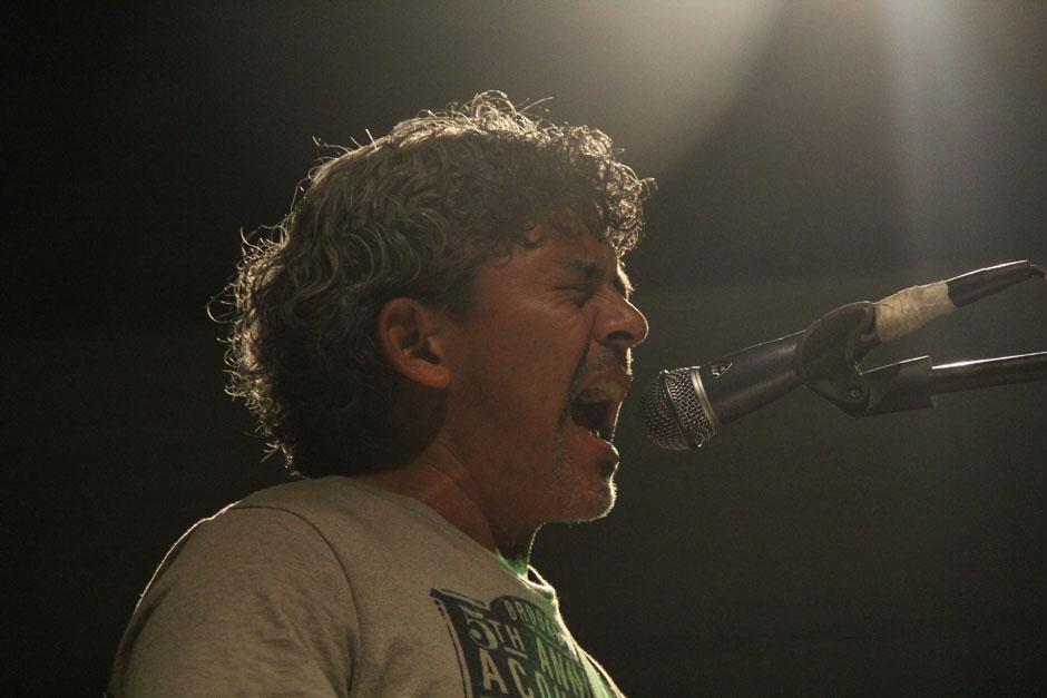 El grito de libertad lo dio Neurosis al interpretar canciones de Nirvana en homenaje a Kurt Cobain, l&iacute;der de esta agrupaci&oacute;n a 20 a&ntilde;os de su muerte (Foto: Alexis Batres/Soy502)