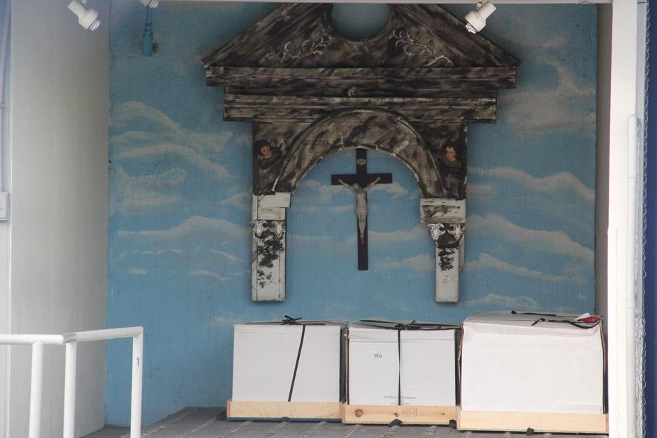 Los tres cuerpos arribaron al Aeropuerto Internacional La Aurora a las 15:30 horas para ser recibidos por familiares. (Foto: Alexis Batres/Soy502)