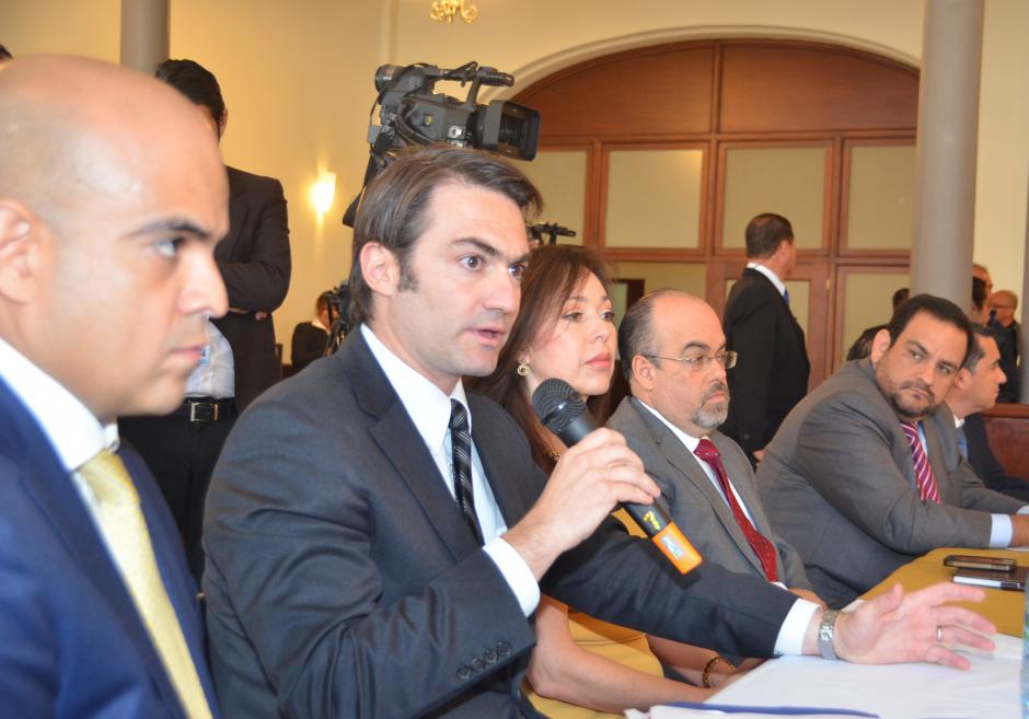 Representantes de Tigo, Claro y Telefónica destacan que han cumplido con bloquear la señal y apelarán las multas que fueron impuestas por incumplimiento. (Foto: Cortesía de José Antonio Castro/Congreso)