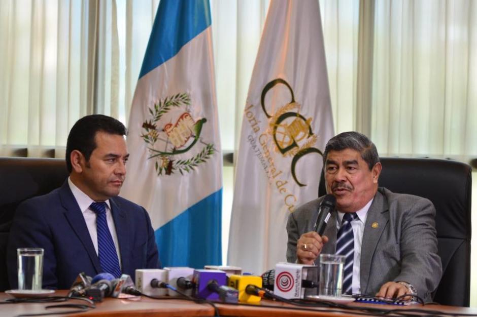 Jimmy Morales, presidente electo, y Carlos Mencos, Contralor de Cuentas, sostuvieron una reunión donde destacó la discusión de un Presupuesto sin candados. (Foto: Jesús Alfonso/Soy502)
