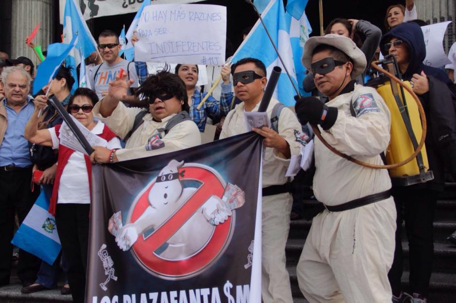 El ingenio de los guatemaltecos estuvo presente durante la manifestaci&oacute;n 11J. (Foto: Fredy Hern&aacute;ndez/Soy502)