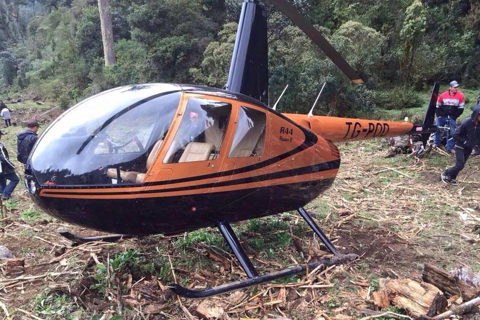 El helic&oacute;ptero del empresario y pol&iacute;tico Javier Hern&aacute;ndez sufri&oacute; da&ntilde;os en un aterrizaje forzoso este domingo, luego de prever mal clima. Hern&aacute;ndez y su tripulaci&oacute;n no sufrieron da&ntilde;os, sin embargo, trae a la memoria que no ha sido el &uacute;nico incidente que los pol&iacute;ticos ha sufrido a bordo de estas aeronaves. (Foto: Facebook/Javier Hern&aacute;ndez)
