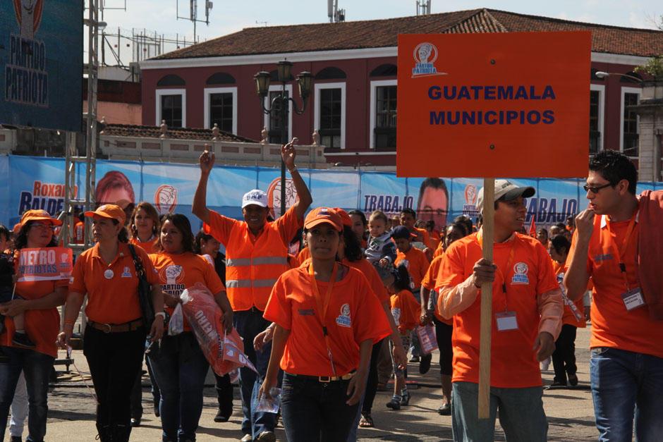 Varios empleados públicos participaron en la actividad en la que el Partido Patriota lanzó a Alejandro Sinibaldi como precandidato a la Presidencia. (Foto: Archivo/Soy502)&nbsp;