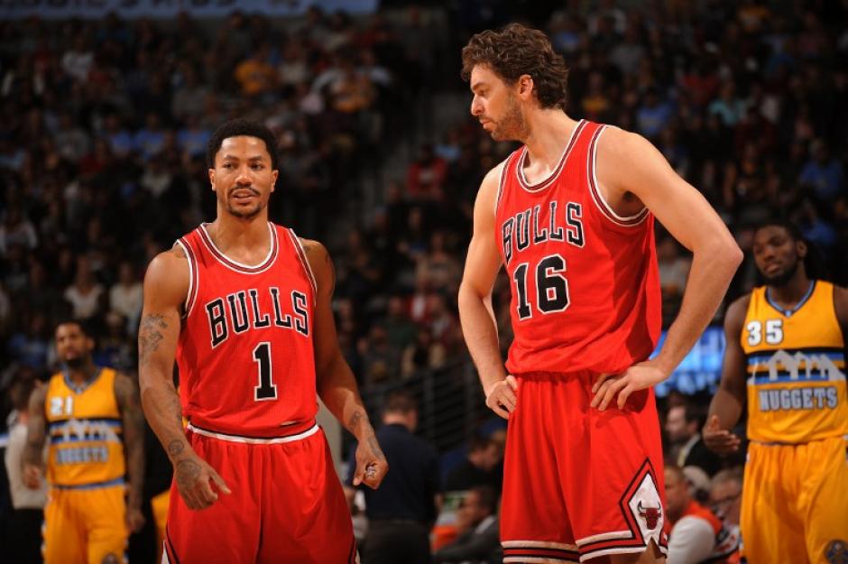 Pau Gasol (al frente) no pudo guiar a los Bulls de Chicago a la victoria. (Foto: AFP)