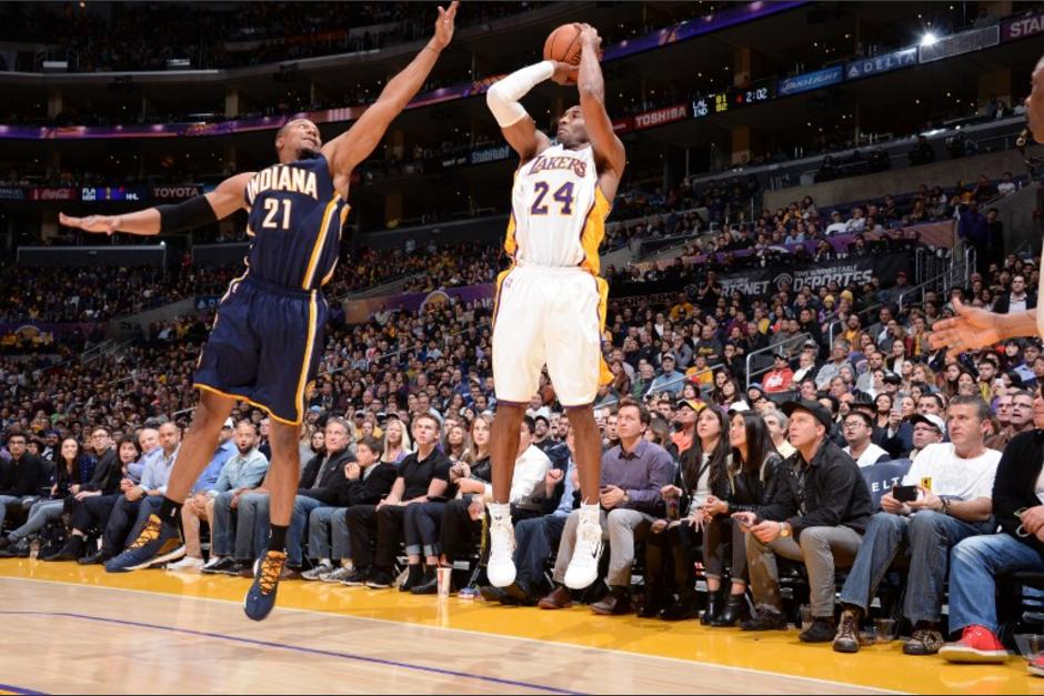 Kobe Bryant anot&oacute; la canasta ganadora para los Lakers en el juego ante los Pacers. (Foto: AFP)