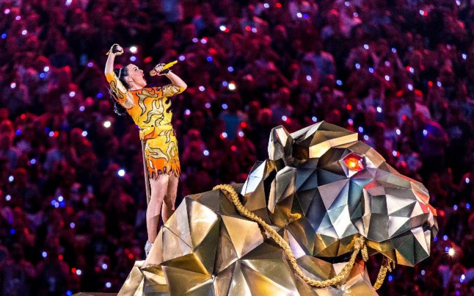 El medio tiempo no qued&oacute; atr&aacute;s, con los 12 minutos de participaci&oacute;n de Katy Perry. (Foto: AFP)