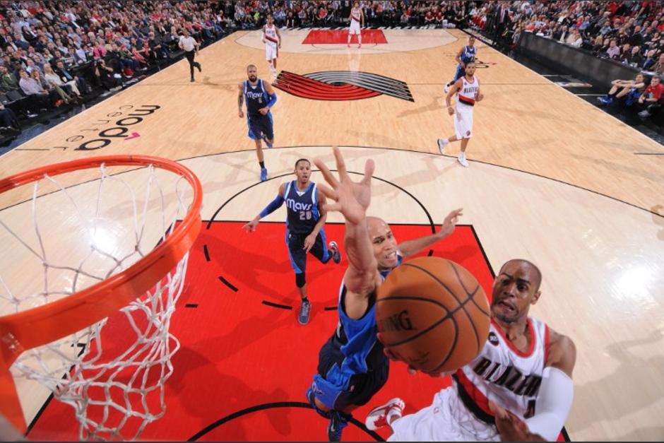 Los Blazers derrotaron a los Mavericks, pero perdieron a su titular Wesley Matthews por lesi&oacute;n. (Foto: AFP)