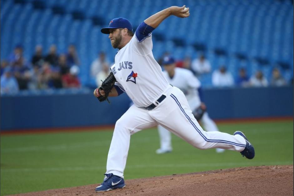Mark Buehrle le gan&oacute; el pulso a Sabathia y llev&oacute; a los Azulejos a la victoria ante los Yanquis. (Foto: AFP)