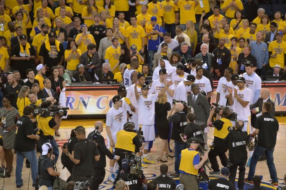Los Warriors regresaron a una final de la NBA luego de 40 a&ntilde;os. (Foto: AFP)