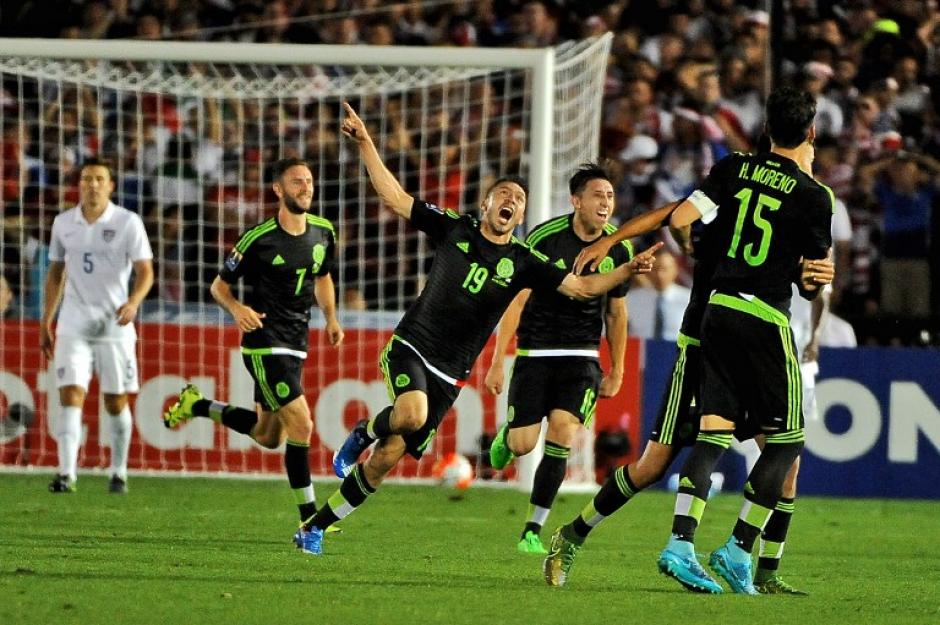 M&eacute;xico logr&oacute; la clasificaci&oacute;n a la Copa Confederaciones de Rusia 2017 tras derrotar a Estados Unidos en el Rose Bowl de Pasadena con goles de Javier Hern&aacute;ndez, Oribe Peralta y Paul Aguilar, los &uacute;ltimos dos en tiempos extras. (Foto: AFP)