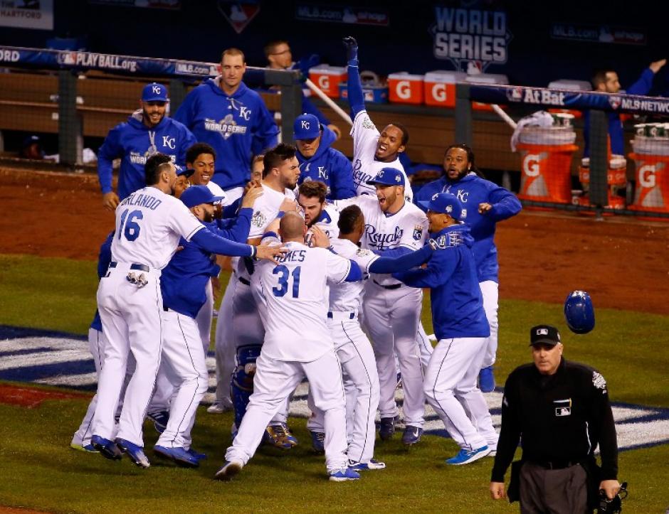 Los Reales de Kansas City se anotaron el primer triunfo de la Serie Mundial ante los Mets. (Foto: AFP)
