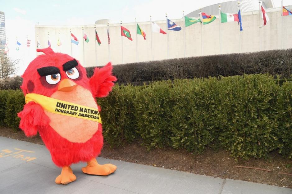 El personaje Angry Birds, la pel&iacute;cula se uni&oacute; a los festejos del d&iacute;a de la felicidad. (Foto: AFP)