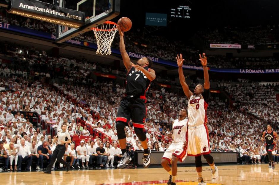 Los Raptors se adelantaron en la serie ante Miami Heat. (Foto: AFP)