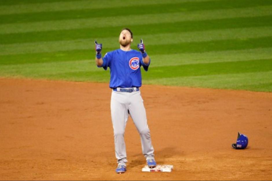Ben Zobrist anot&oacute; un doblete decisivo en la d&eacute;cima entrada del s&eacute;ptimo juego de la Serie Mundial. (Foto: AFP)