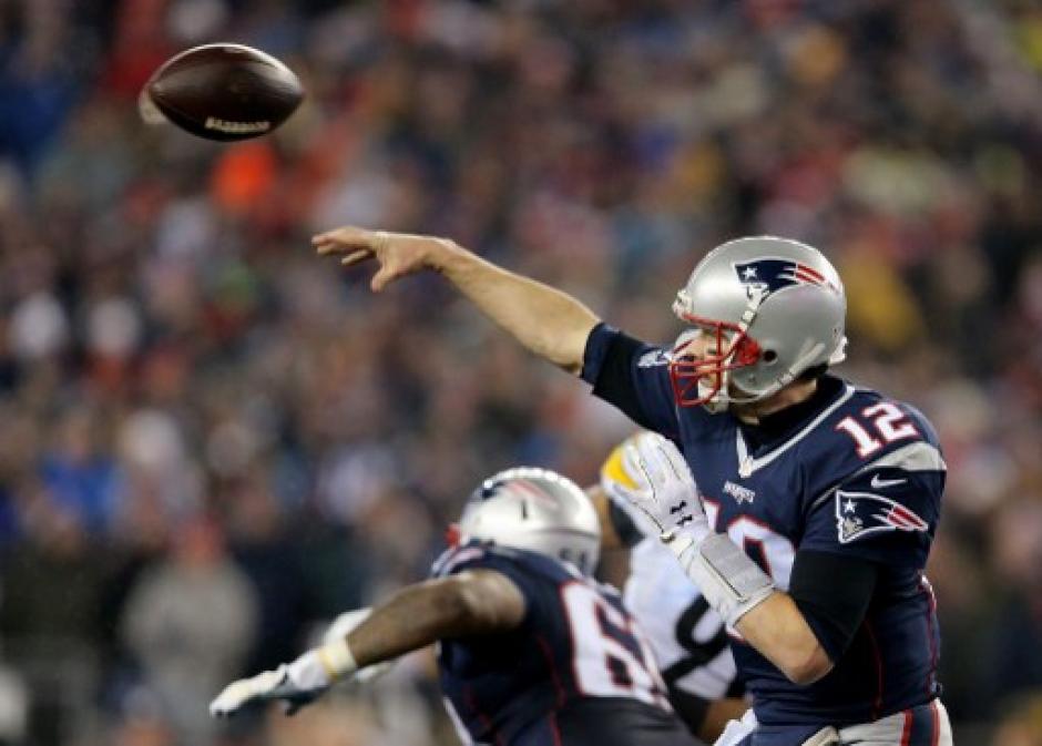 Tom Brady va por su cuarto t&iacute;tulo de Supertaz&oacute;n. (Foto: AFP)