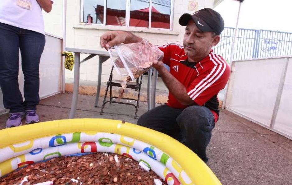Los paname&ntilde;os colaboraron con todos sus centavos para ayudar a la selecci&oacute;n de f&uacute;tbol de su pa&iacute;s. (Foto: panamaamerica.com.pa)