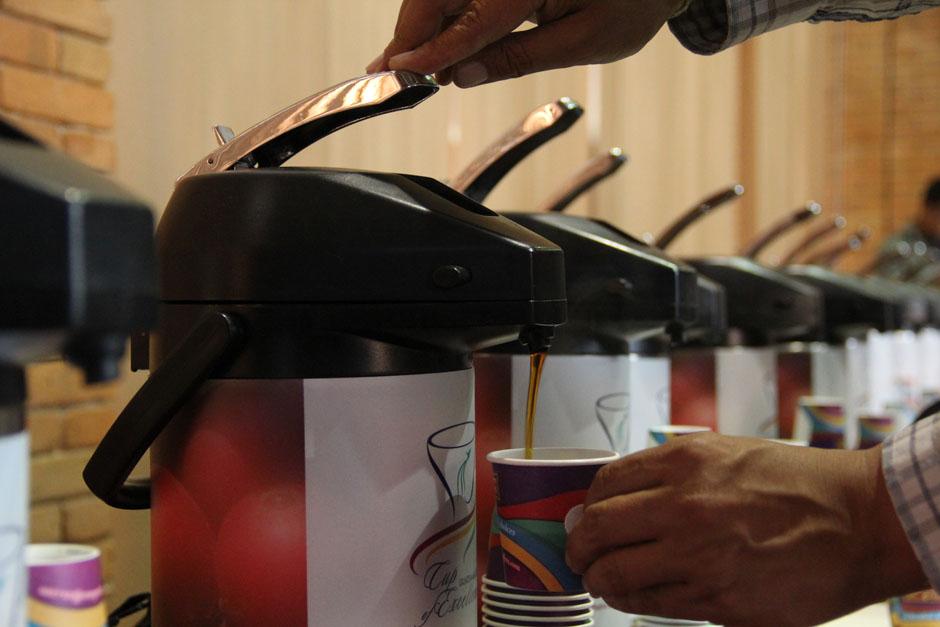 Los mejores granos del país compitieron en el Cup Of Excelence 2014 alcanzando un precio de 42 dólares por libra el mejor cotizado; sin embargo, no se ha alcanzado el precio histórico de 80 dólares que se llevó la Finca el Injerto hace tres años catalogándose como el mejor del mundo (Foto: Alexis Batres/Soy502)