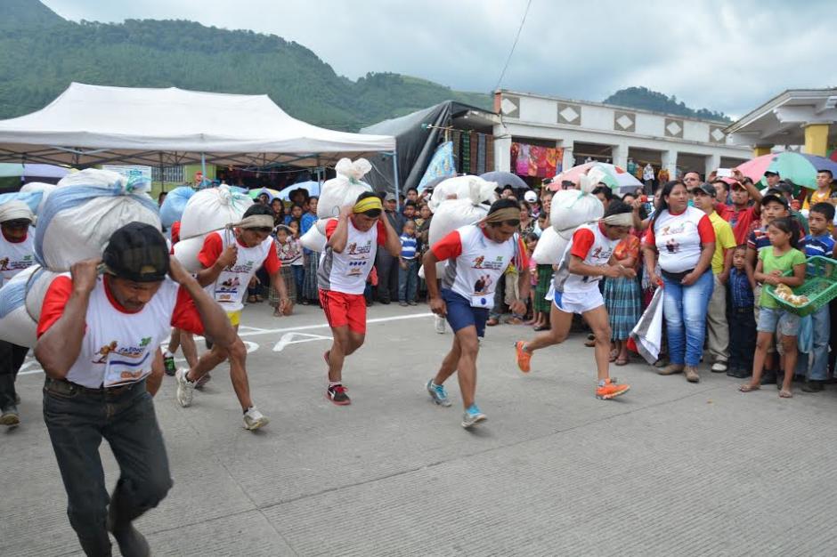 Con 18 participantes se llev&oacute; a cabo la carrera Hombres de ma&iacute;z 2016. (Foto: Fredy Cu)