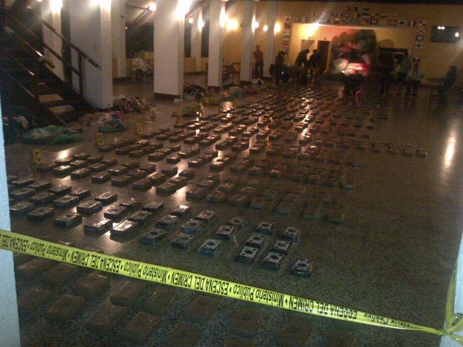 Localizan flotando en alta mar 603 paquetes con droga. (Foto: PNC)