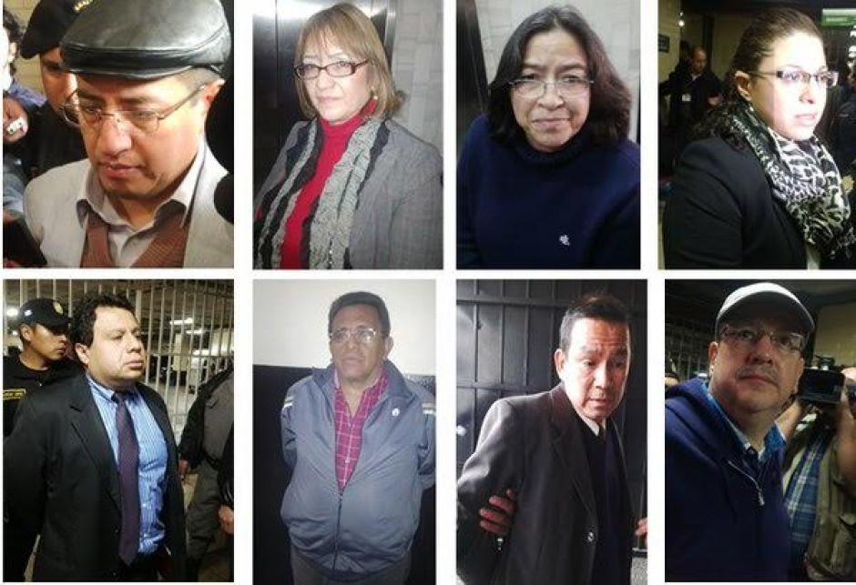 Tres representantes legales y 9 empleados de la Sat fueron capturados en allanamientos del MP y la CICIG, ligados al caso llamado La L&iacute;nea 2. En la imagen 8 de los 12 aprehendidos. (Foto: PNC)&nbsp;