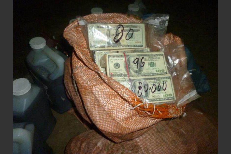 La unidad del ej&eacute;rcito detect&oacute; la embarcaci&oacute;n donde se localizaron tres costales con d&oacute;lares. (Foto:Ej&eacute;rcito)&nbsp;