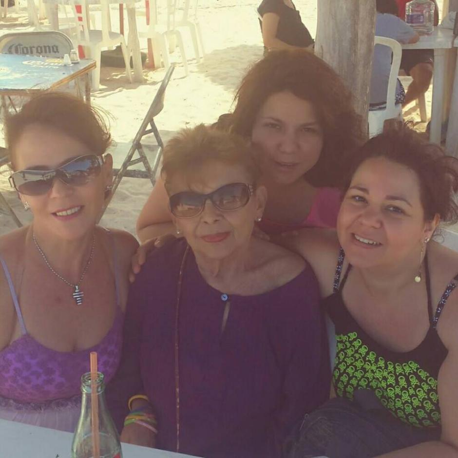 Patricia relata que su madre fue despedida por perros en su funeral el 15 de marzo. (Foto: Facebook)