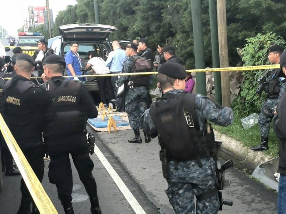 En el asiento de atr&aacute;s del veh&iacute;culo tipo microb&uacute;s estaban escondidos los d&oacute;lares.