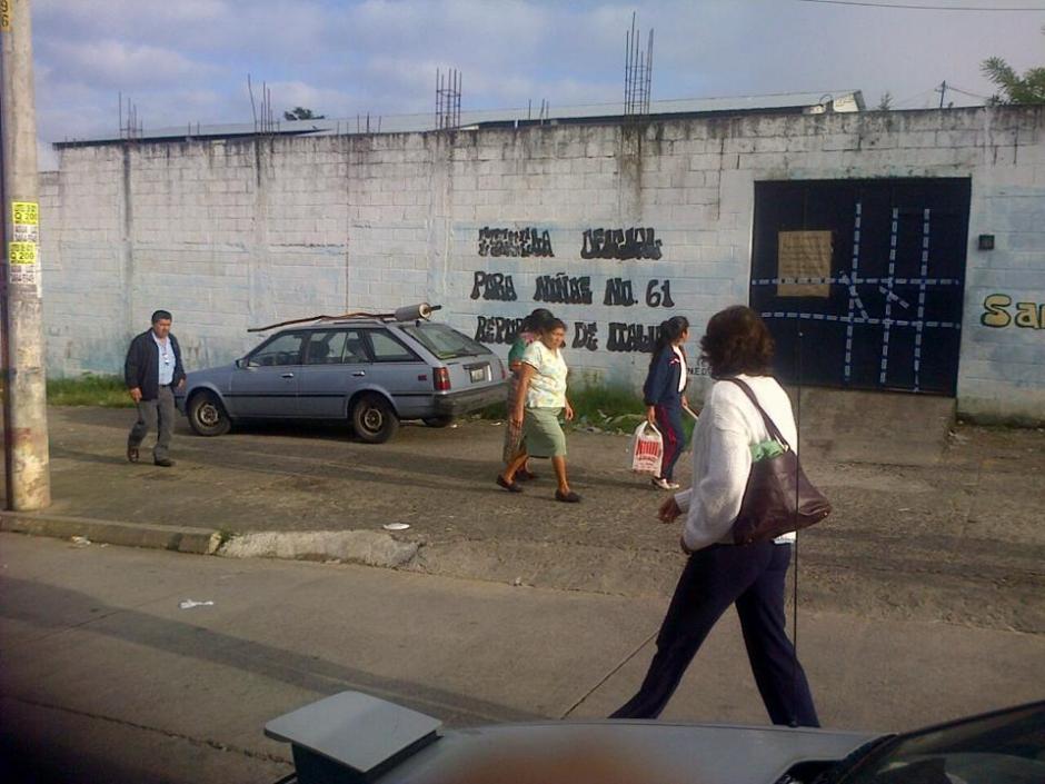 Una niña fue enterrada en la Escuela República de Italia, de la colonia Santa Faz, Chinautla.