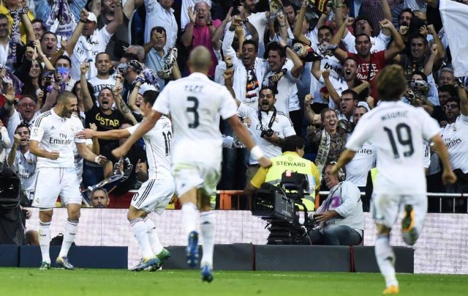 De tres celebr&oacute; el Real Madrid ante su cl&aacute;sico rival en el estadio Santiago Bernab&eacute;u. (Foto: AFP)