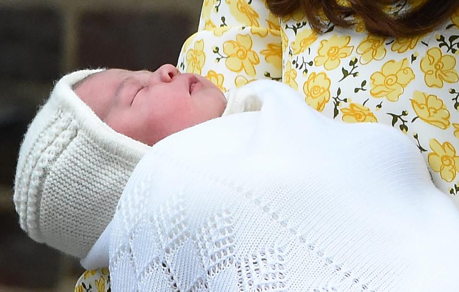 La ni&ntilde;a, cuarta en la l&iacute;nea de sucesi&oacute;n al trono brit&aacute;nico, ser&aacute; conocida como Su Alteza Real Princesa Carlota de Cambridge. (Foto: EFE)