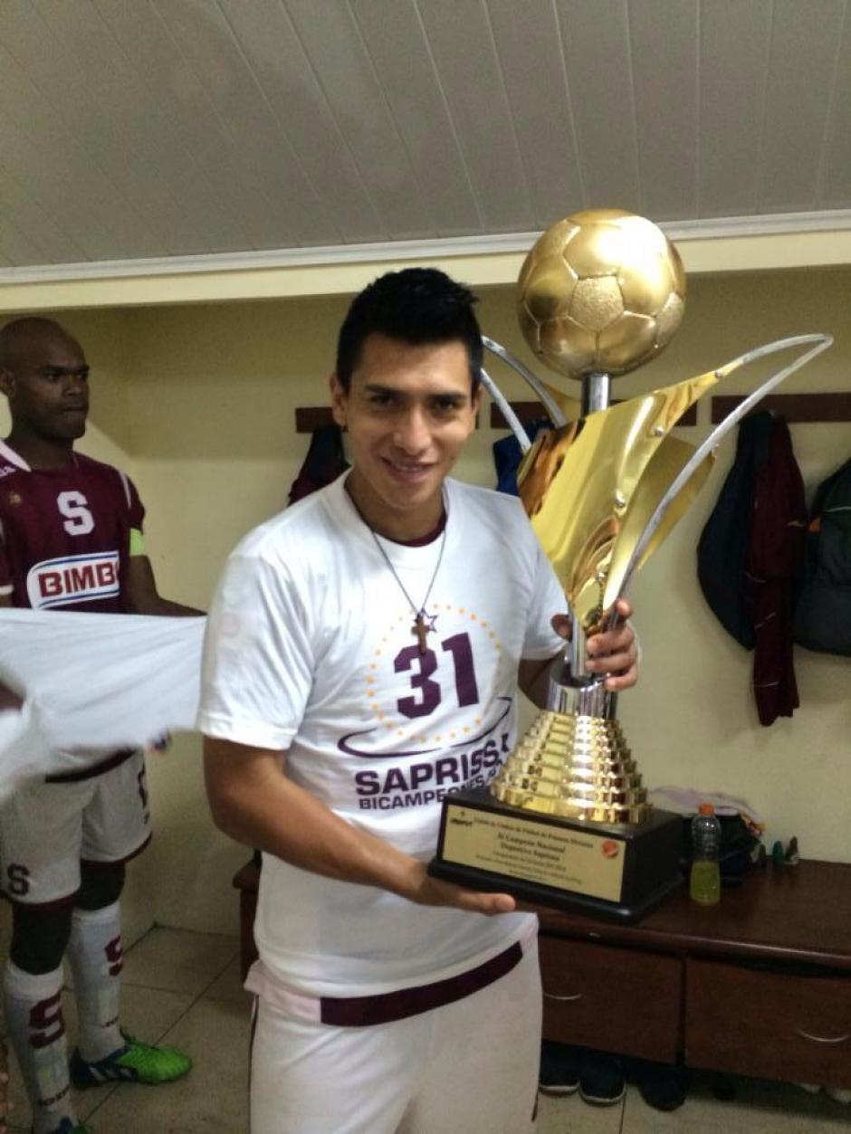 Rafa Morales, lateral izquierdo en el Deportivo Saprissa, es el primer guatemalteco que se corona campe&oacute;n en la liga tica.&nbsp;