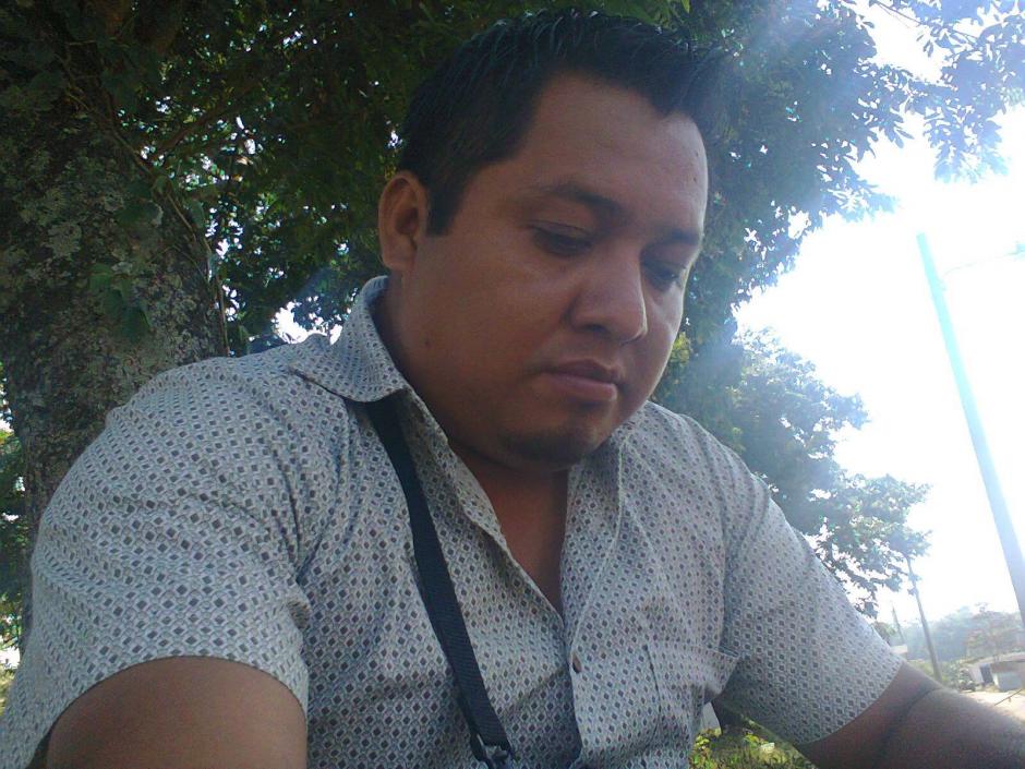 La última vez que el periodista mazateco cambió su fotografía de perfil en Facebook escribió un mensaje conmovedor. (Foto: Facebook Danilo López)