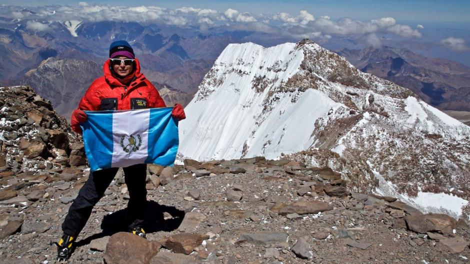 La monta&ntilde;ista guatemalteca espera llevar nuestra bandera a la cima de estas dos monta&ntilde;as e imponer una marca a nivel mundial. (Foto: Facebook Andrea Cardona)