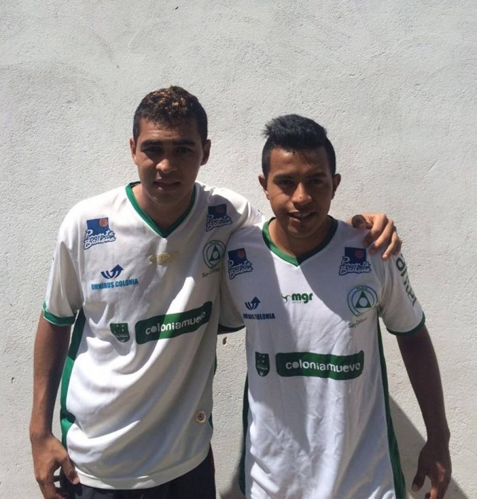 Sixto Betancourt y Albert Barrientos se preparan para representar el f&uacute;tbol de Guatemala en Uruguay. (Foto: Cortes&iacute;a Sixto Betancourth)&nbsp;&nbsp;&nbsp;&nbsp;