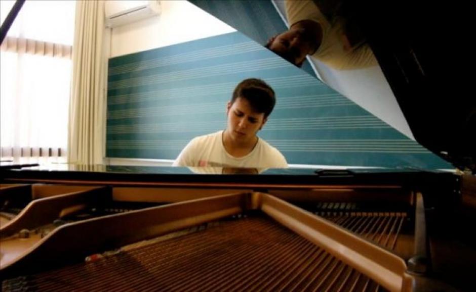 La Fundaci&oacute;n otorgar&aacute; becas a j&oacute;venes con limitaciones financieras para continuar sus estudios musicales. (Imagen:&nbsp;latingrammy.com)