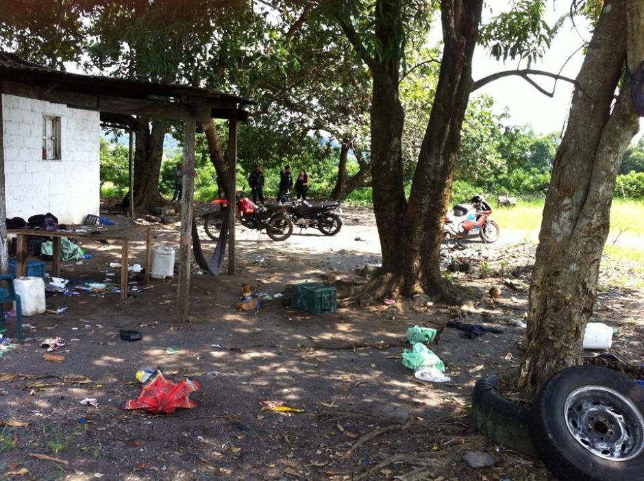 Un hombre fue capturado durante un allanamiento en el que se localiz&oacute; un veh&iacute;culo que hab&iacute;a sido robado el 31 de Octubre en la carretera que conduce al pac&iacute;fico. (Foto: Polic&iacute;a Nacional Civil)