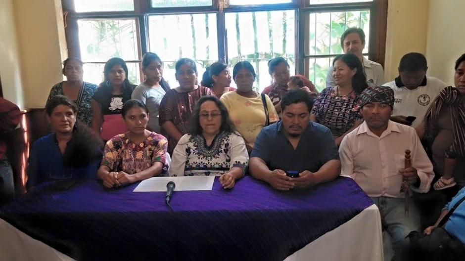 En la conferencia participan representantes de los pueblos originarios, campesinos, sector de mujeres, sindicalistas y estudiantes. (Foto Convergencia Waqib Kej)