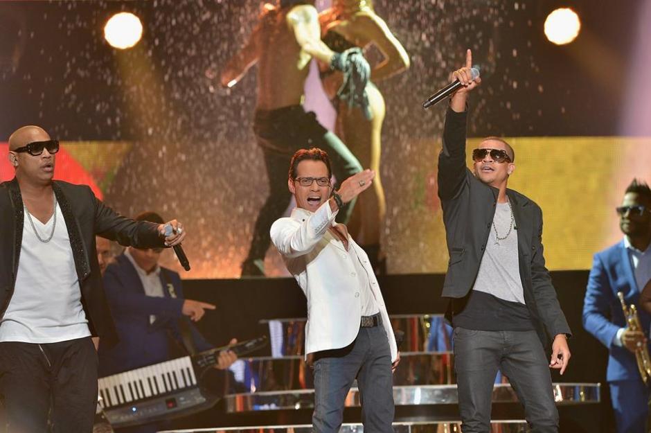 Marc Anthony y Gente de Zona fueron los encargados de abrir los Latin Billboard 2015. (Foto: Getty)